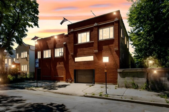 Building Photo - 1742 N Mozart St