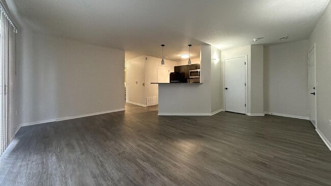 Sala de estar espaciosa - The Residences at Brookledge Commons