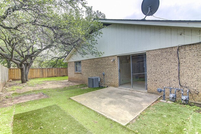 Building Photo - 3603 Rocky Hollow Trail Unit - B