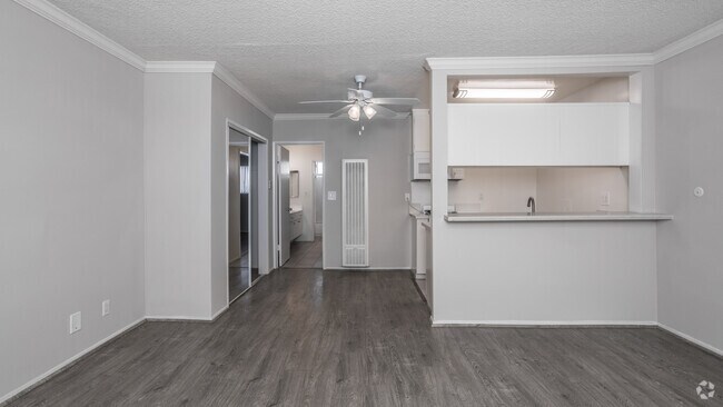 1BR, 1BA -725 SF