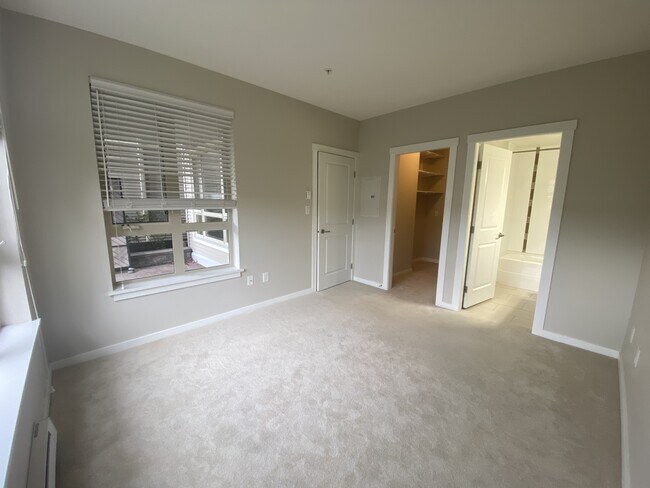 Photo - 5670 Edgewater Ln