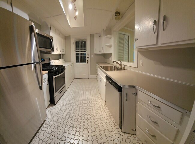 Kitchen - 22 Fletcher St Unit 22 Fletcher Street