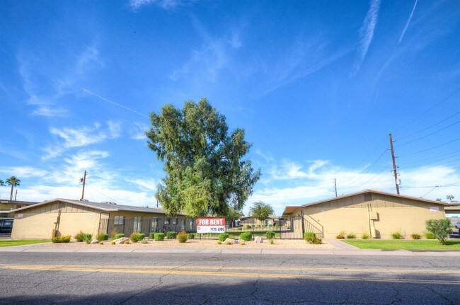 6826 N 45th Ave - The Gardens Apartments