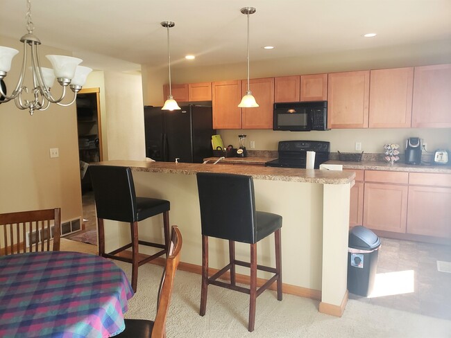 Photo - Fully Furnished 2 Bedroom Condo - All utilities, cable and internet provided!