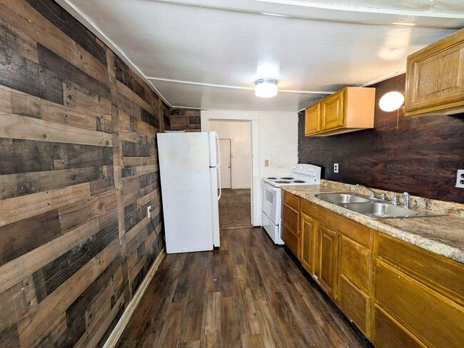 Photo - 1130 Elgie St