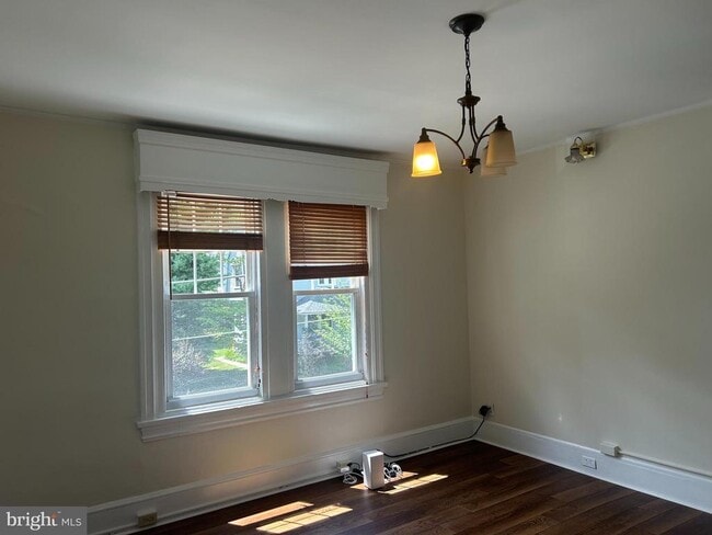Building Photo - 209 Grayling Ave Unit 2