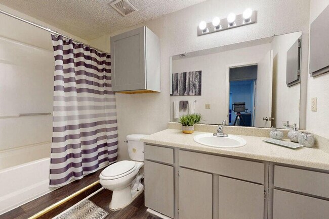 Photo - Covington Glen