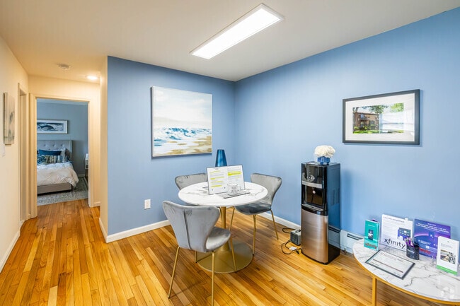 1BR, 1BA - 750SF - Dining Room