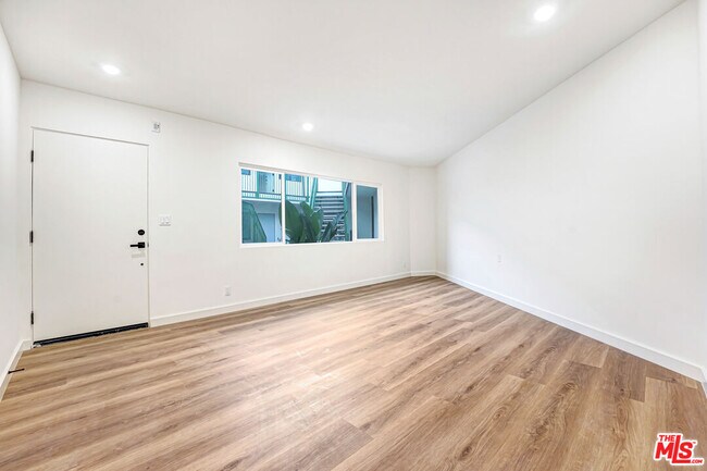 16185 Sunset Blvd Unidad 4