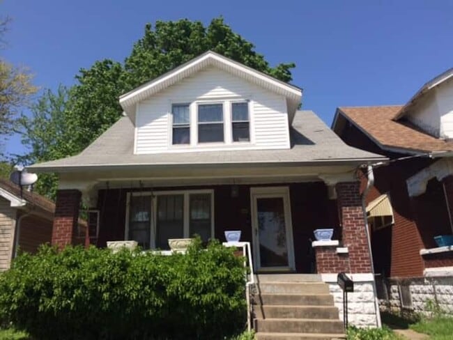 Photo - 725 Heywood Ave