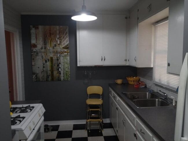 Photo - 751 Farnell Ln