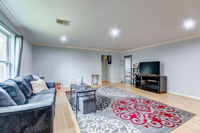 Photo - 10627 Ince Ln