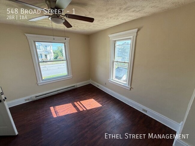 Building Photo - 548 Broad St Unit 1
