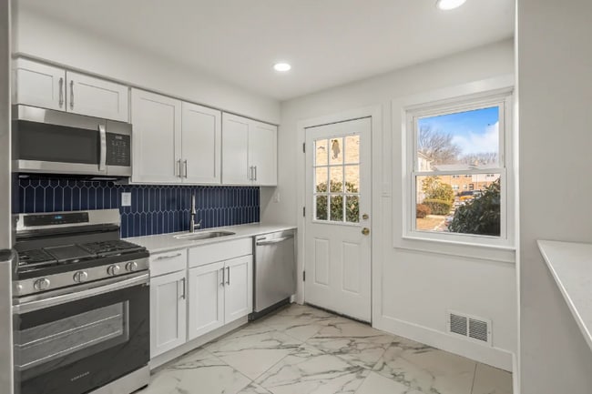 Photo - 500 Adams Ln Unit 2