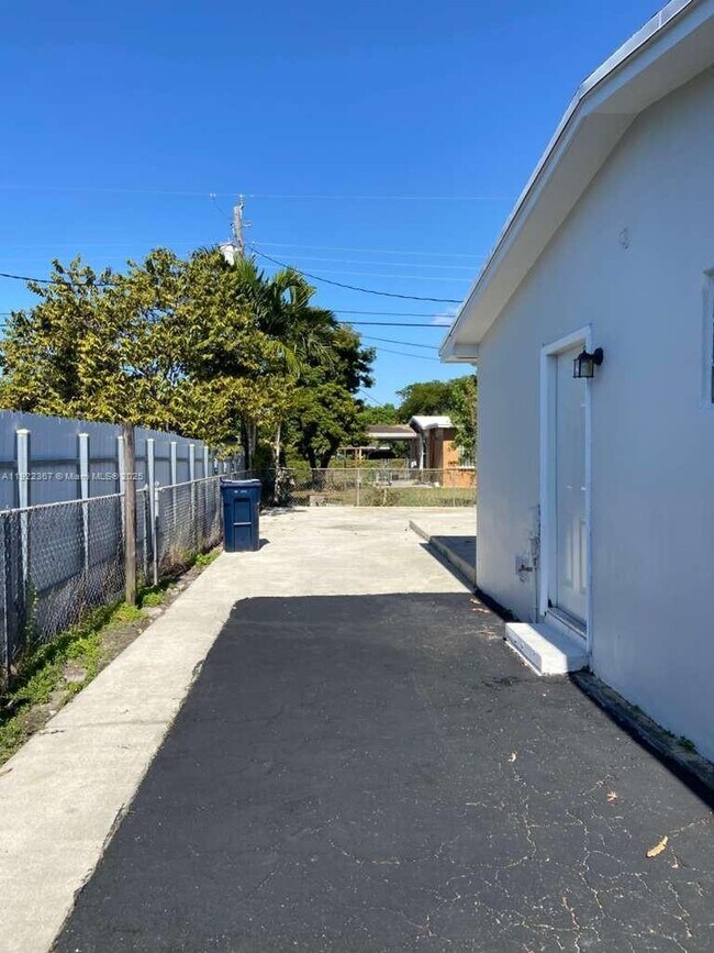 Photo - 8825 SW 19th St