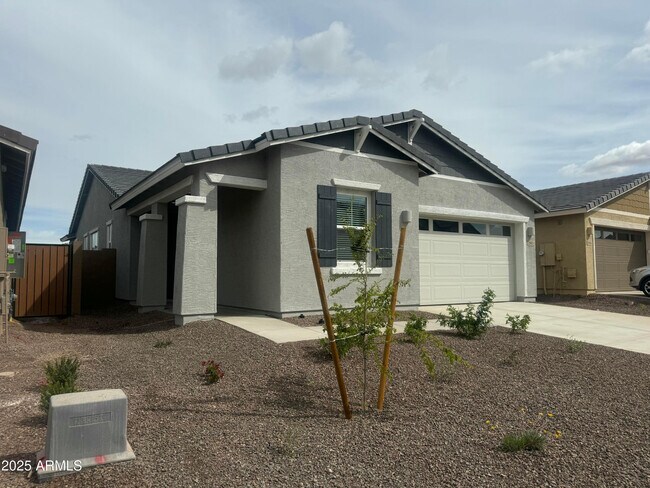 2890 E Frontiersman Ln