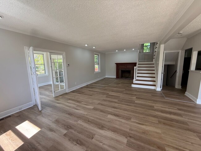 Photo - 450 Rutherford Ave