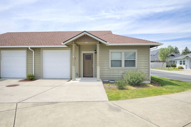 Building Photo - 741 SW Kinsington Ct Unit 741 sw Kinsington Court