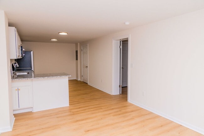 Photo - 103 Cresap Rd Unidad Apt #C