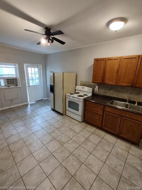 Building Photo - 9410 Elizabeth Lake Rd Unit 6
