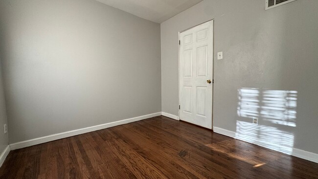 Photo - 7814 Wayne Ave