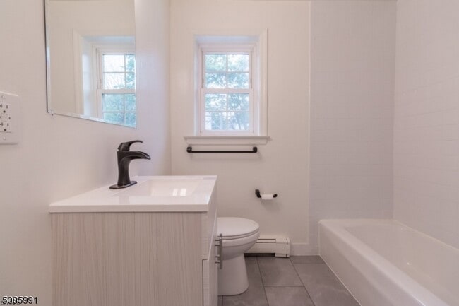 Full Bath - 605 Grove St Unit Williamsburg South K-10