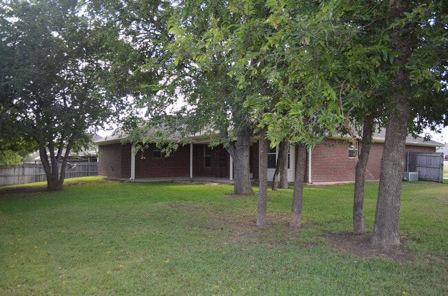 Photo - Fantastic 4BR/2BA in Highly Sought After Country Trails!