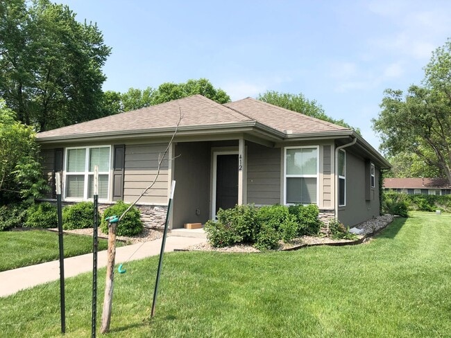 Building Photo - 2 Bed | 2 Bath | 2 Car Garage Single Level Home in Raymore