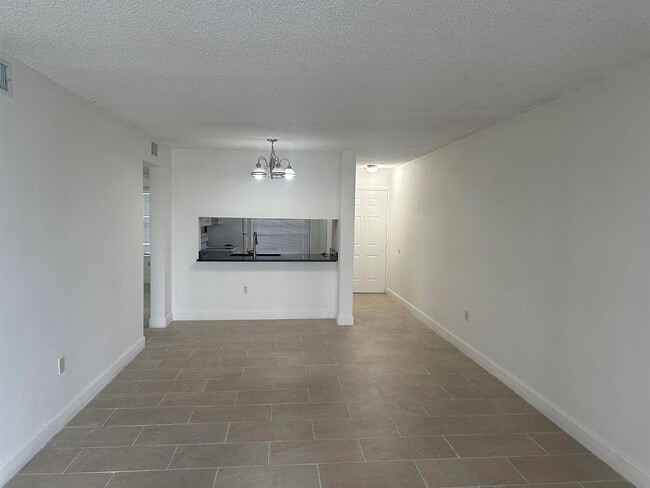 Photo - 208 Lake Pointe Dr Unidad 108