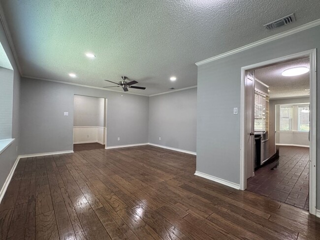 Photo - 1825 Courtney Dr