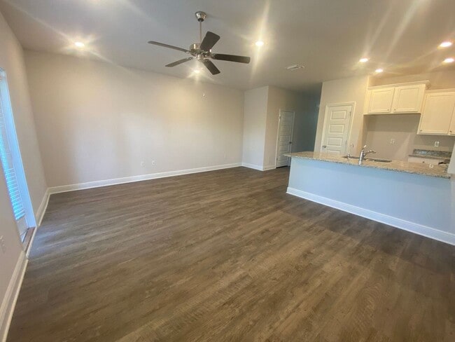 Photo - Modern, Spacious & Efficient Townhome in Lynn Haven! *1/2 OFF Security Deposit for Active-Duty Mi...