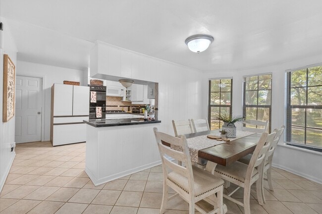 Photo - 1106 Oriole Ln