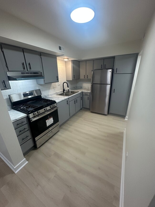 Building Photo - 9218 Erie St Unit 1C