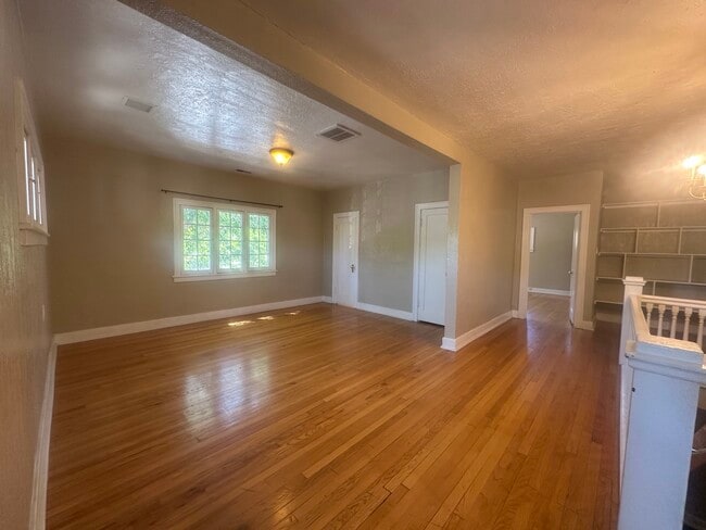 Building Photo - 945 S 700 E Rental