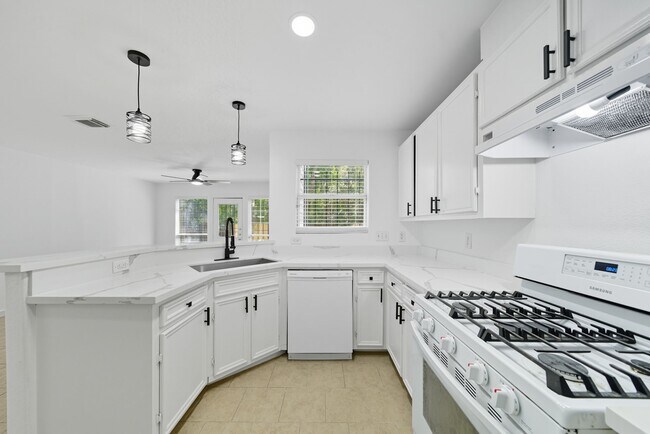 Photo - 3116 Bolt St