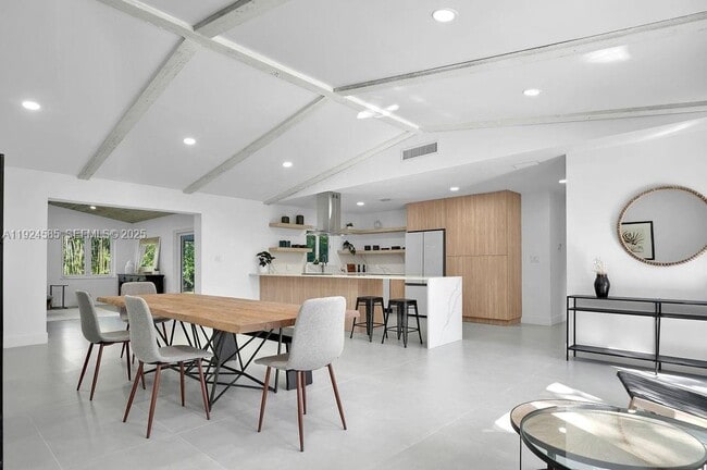 Building Photo - 117 NE 20th St