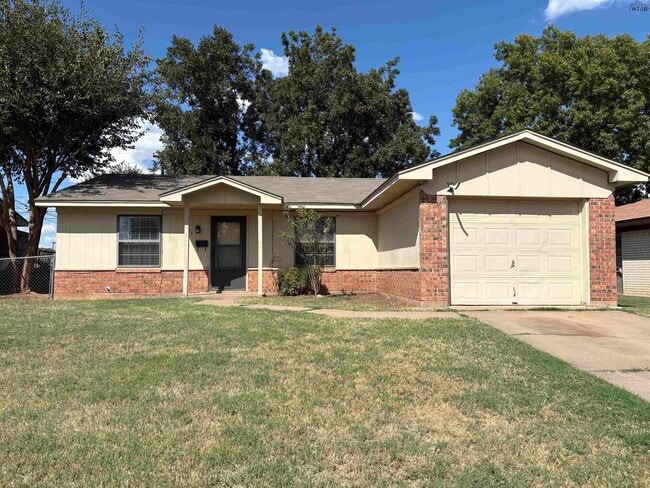 Photo - 205 E Garden Dr
