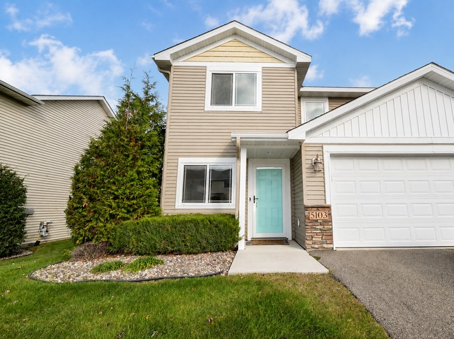 Building Photo - Modern Townhome in a Convenient NW Location