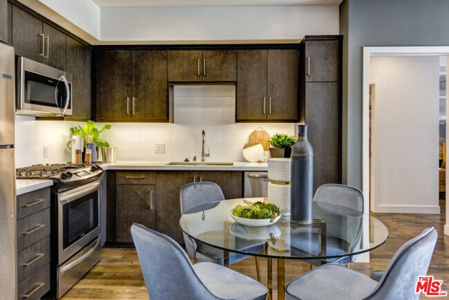 Photo - 75 W Walnut St