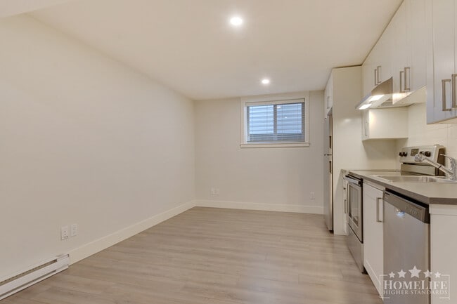 Photo - Bright 2 Bed 1 Bath Basement Suite for Rent in South Surrey Unit Basement