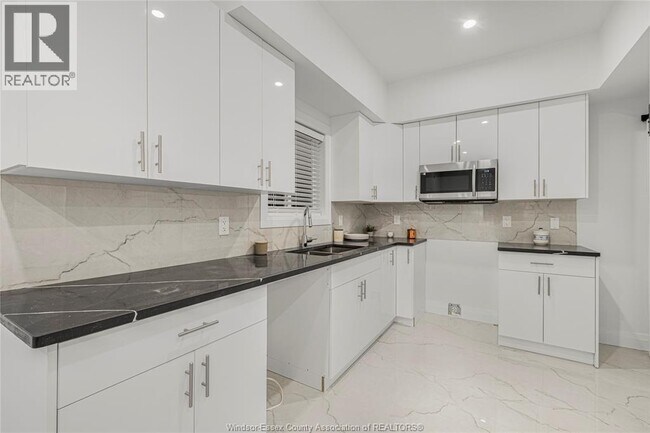 Photo - 663 Alexandrine St