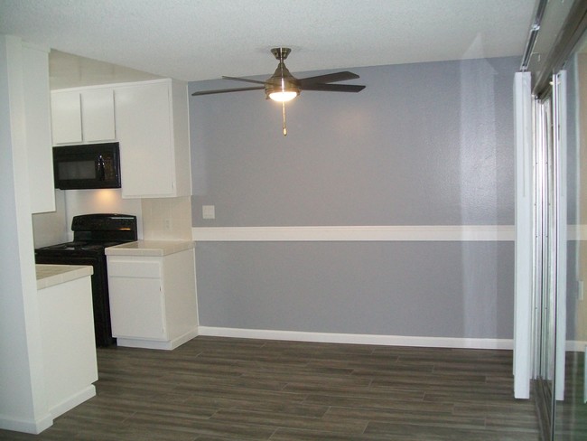 Dining Room - 2445 E Del Mar Blvd Apartamentos Unidad 1