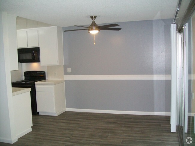 Building Photo - 2445 E Del Mar Blvd Unit 1 Rental