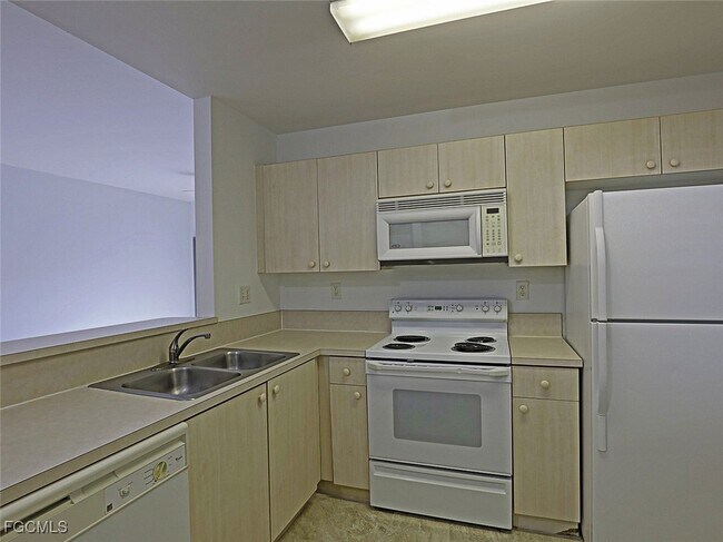Photo - 15385 Bellamar Cir Unit 411