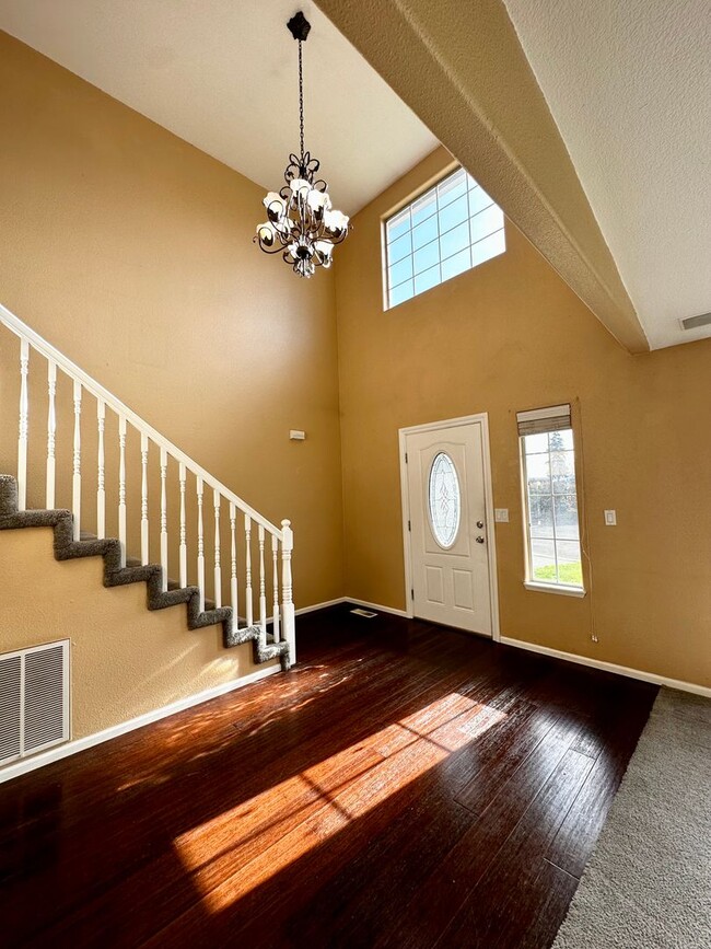 Photo - Gorgeous 4 Bedroom 2.5 Bath Single Family ...