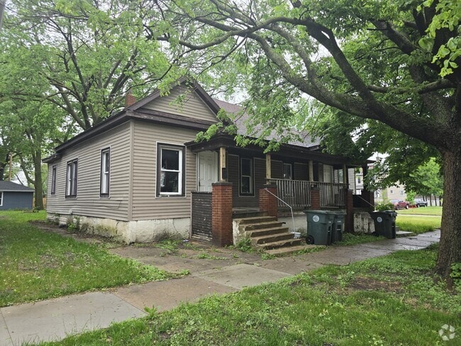Building Photo - 208 Clay St Rental