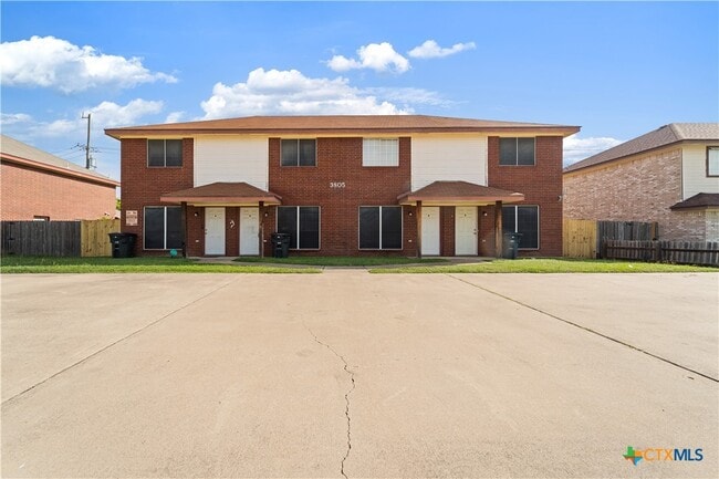 Building Photo - 3805 Woodrow Dr