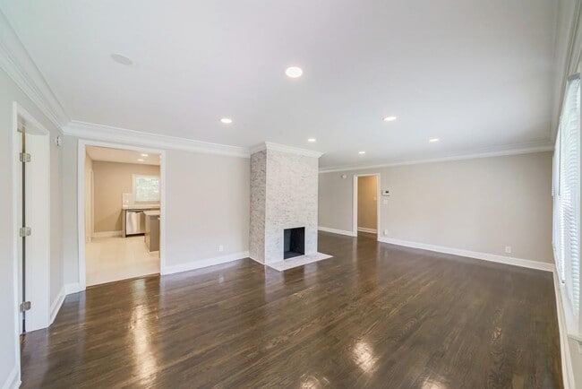 Photo - 254 Richardson Rd NW