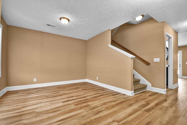 Photo - Pet Friendly Three Bedroom!