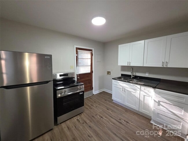 Photo - 2921 Coronet Way